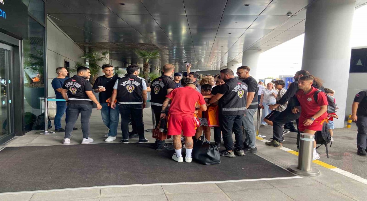 Galatasaray, ligin açılış maçı için Gaziantepe gitti