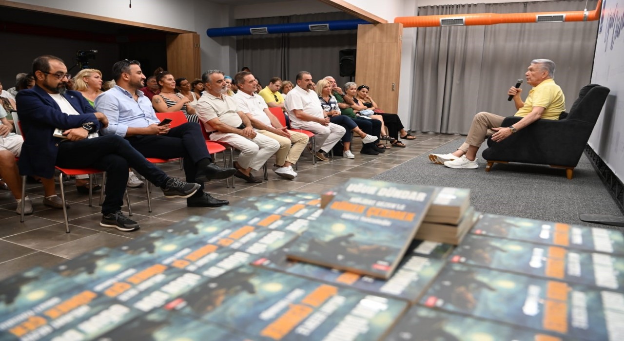 Gazeteci Uğur Dündar Kuşadasında sevenleriyle buluştu