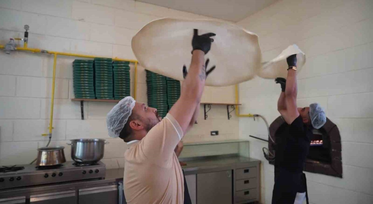 Gaziantepli katmer ustalarından İtalyanları kıskandıran şov