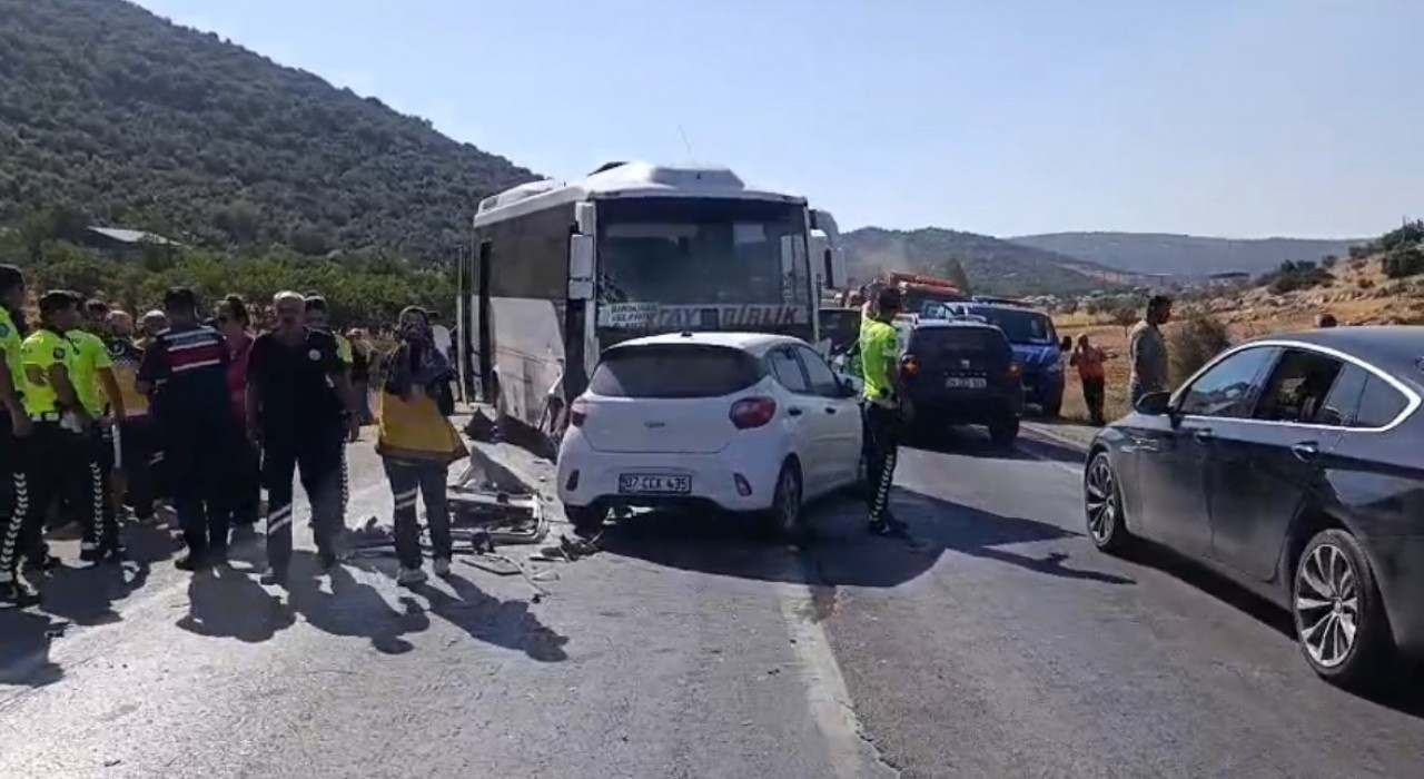 Gaziantepte 3 aracın karıştığı zincirleme kaza: 1 ölü, 3 yaralı