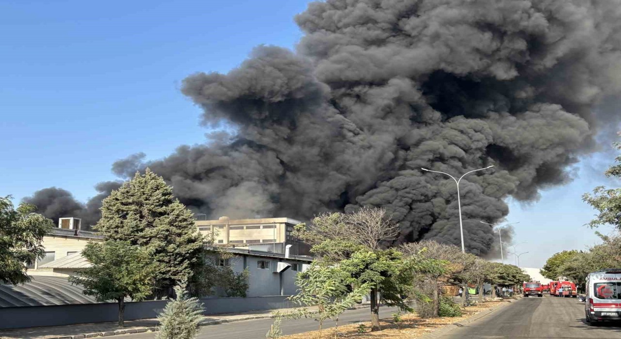 Gaziantepte geri dönüşüm tesisinde büyük yangın
