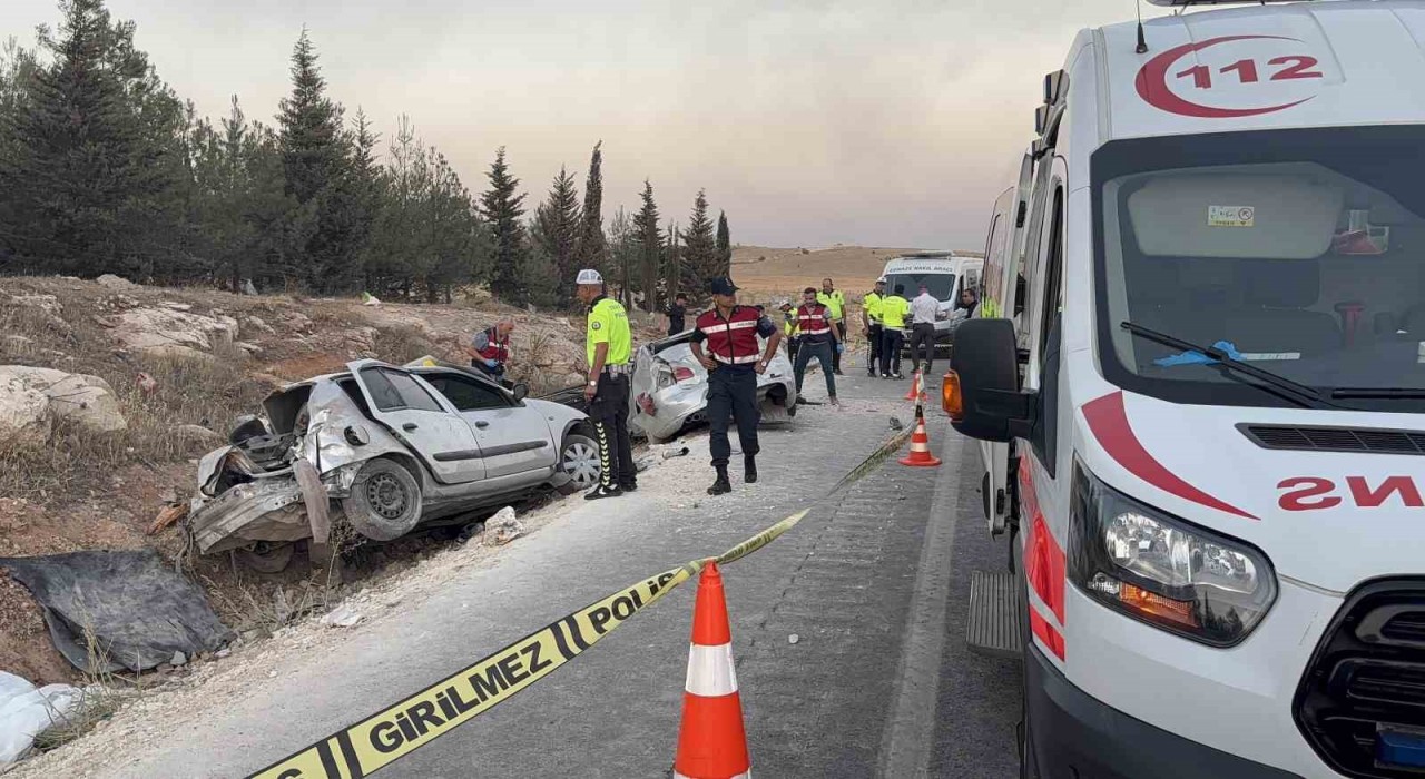 Gaziantepte iki otomobil çarpıştı: 3 ölü, 3 yaralı