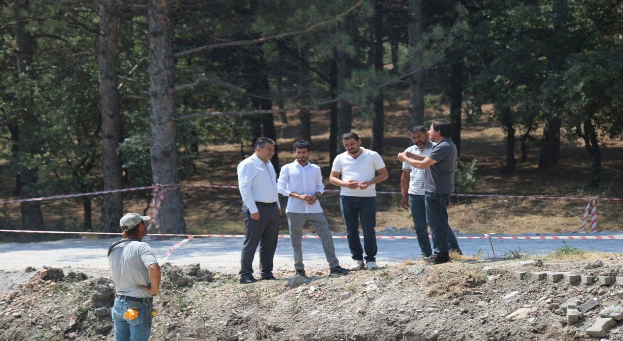 Gedizde Bardakçı Deresi köprüsü inşaatı sürüyor