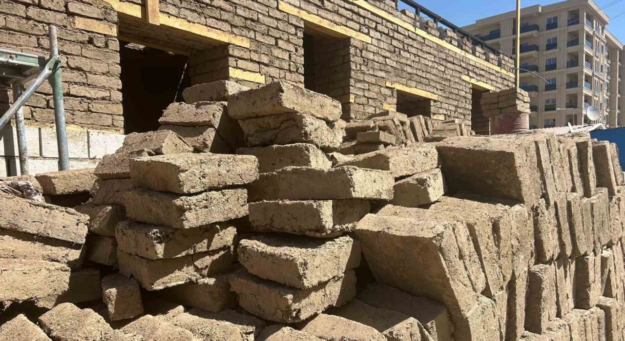 Geleneksel Van mimarisi, kerpiç ile yeniden yükseliyor