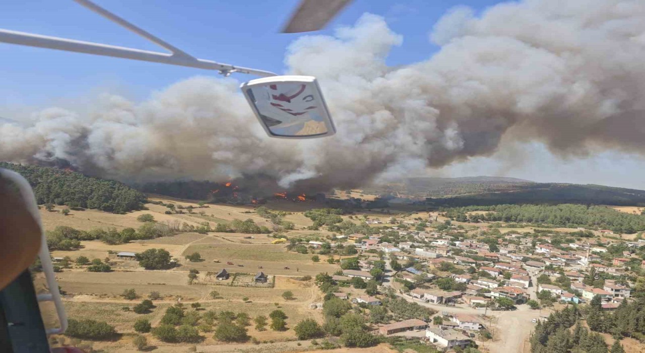 Geliboluda çıkan orman yangınına havadan ve karadan müdahale devam ediyor