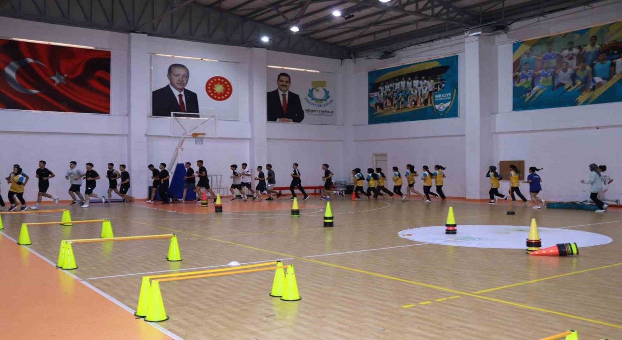 Gençler polis olmak için Haliliyede ter döküyor