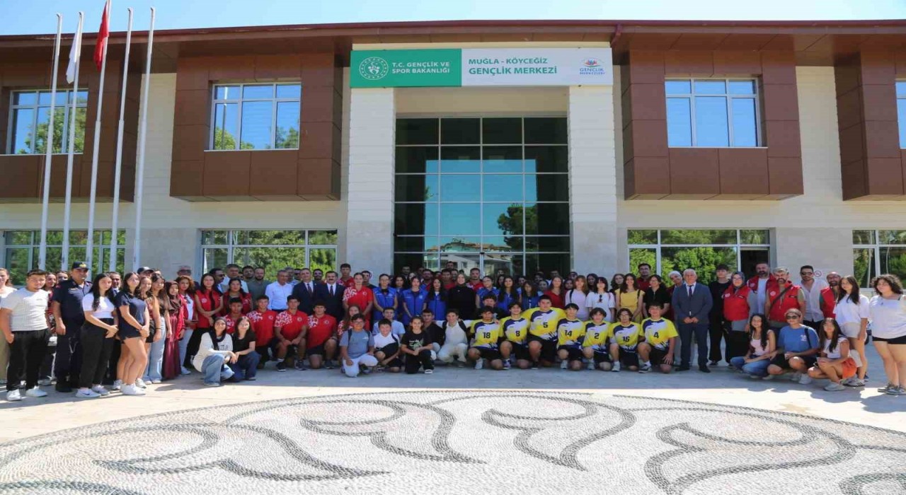 Gençlik ve Spor Bakan Yardımcısı Koçoğlu, Muğlada gençlerle buluştu