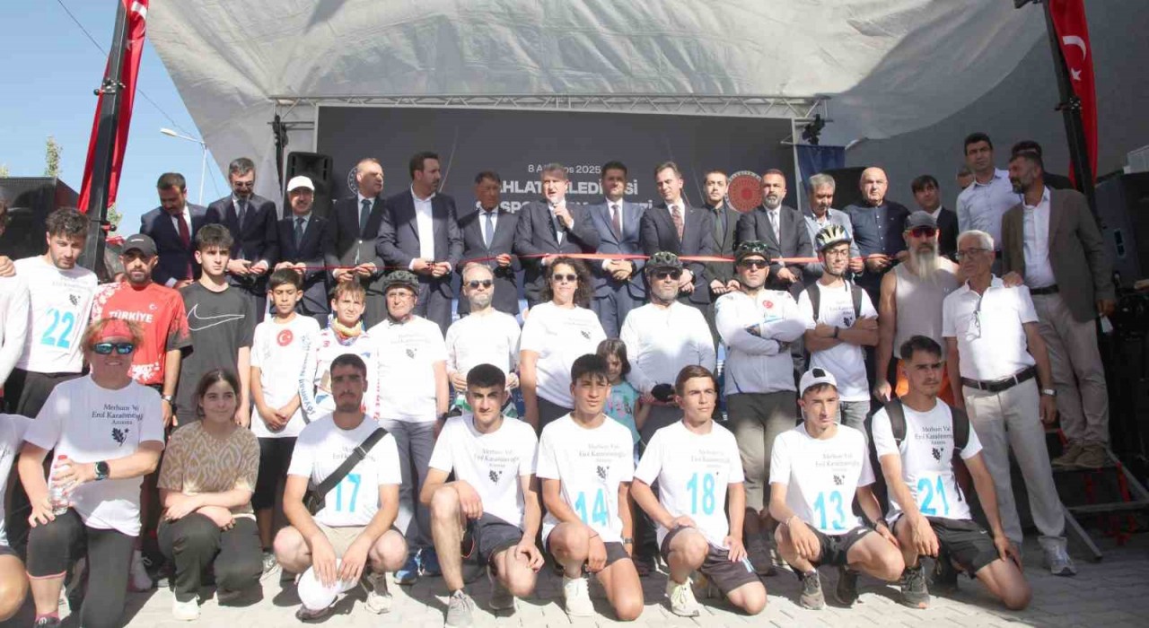 Gençlik ve Spor Bakanı Osman Aşkın Bak Bitliste