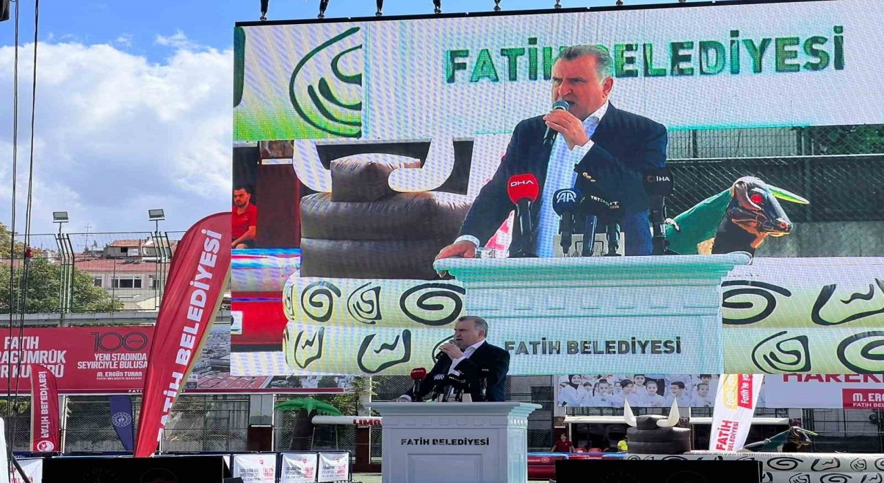 Gençlik ve Spor Bakanı Osman Aşkın Bak İstanbulda temel atma törenine katıldı