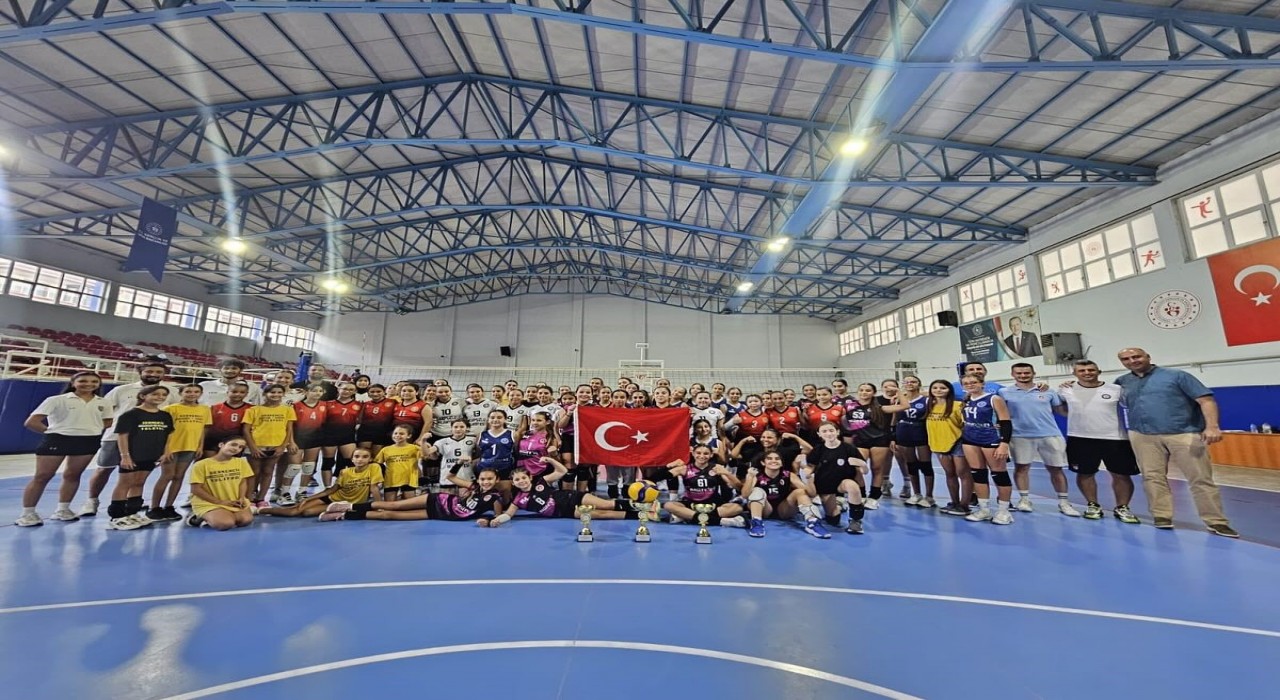 Germencikte Zafer Kupası Voleybol Turnuvası düzenlendi