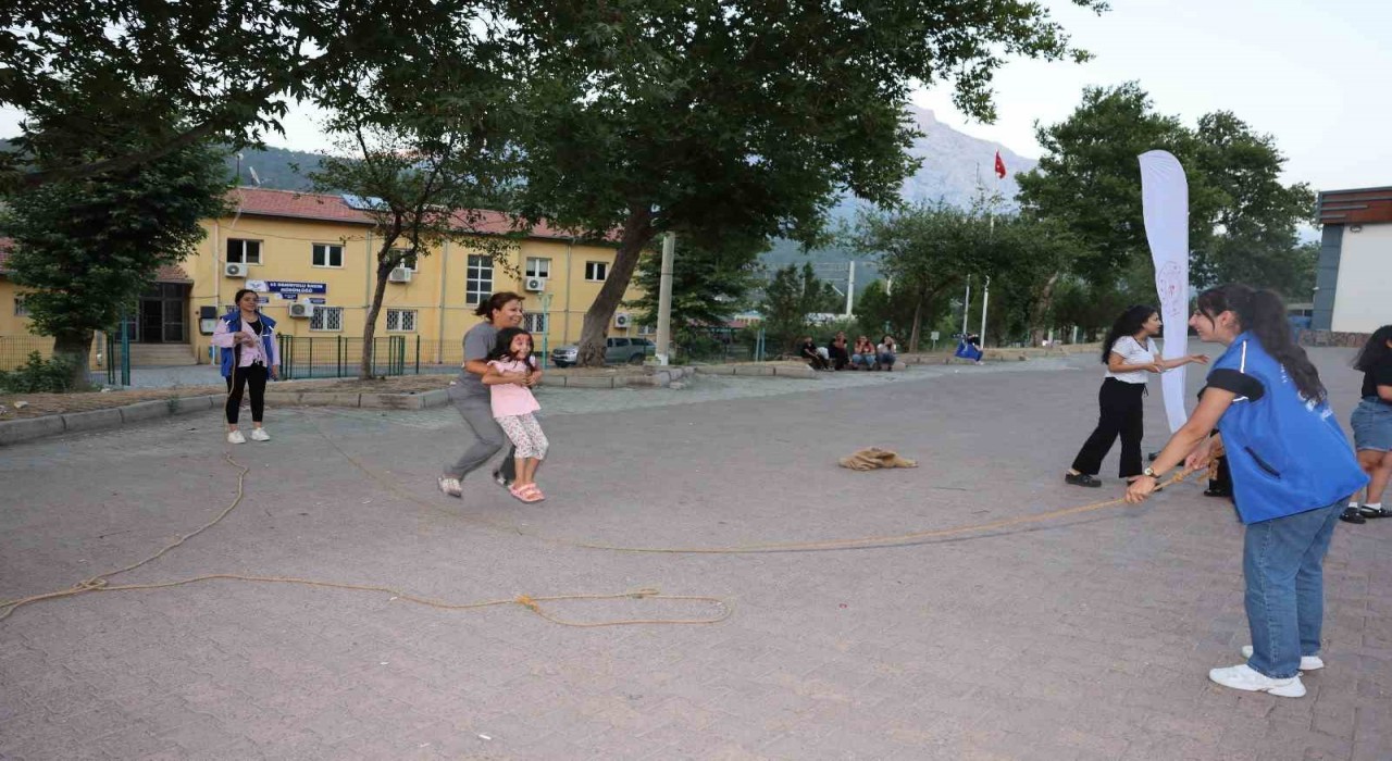 Gezen Sinema Tırı Pozantıda