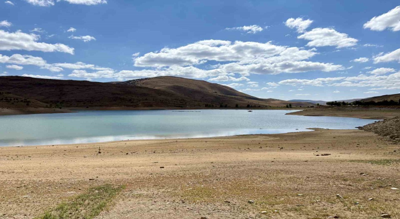 Gökçedere Göletinin su seviyesi düştü