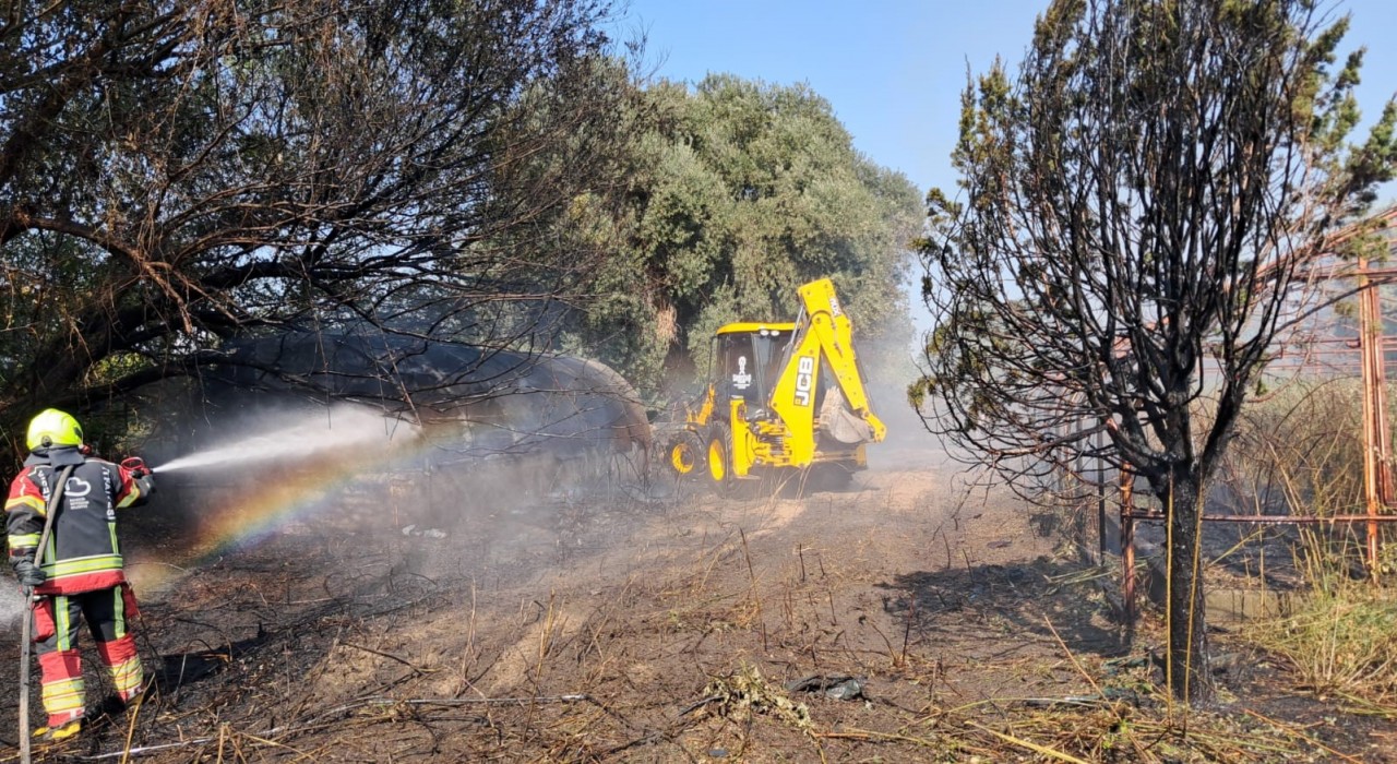 Gömeçte arazi yangını: Ekiplerin müdahalesi sürüyor