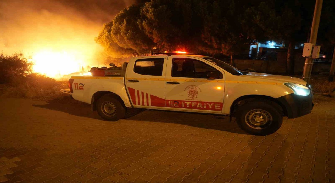 Gömeçte otluk alandaki yangın kısa sürede söndürüldü