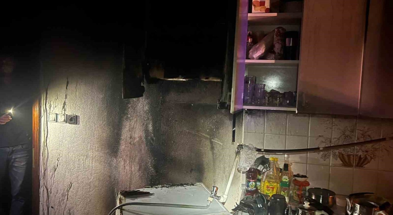 Gönende ev yangınına müdahale edildi