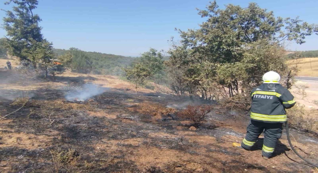 Gördeste arazi yangını büyümeden söndürüldü