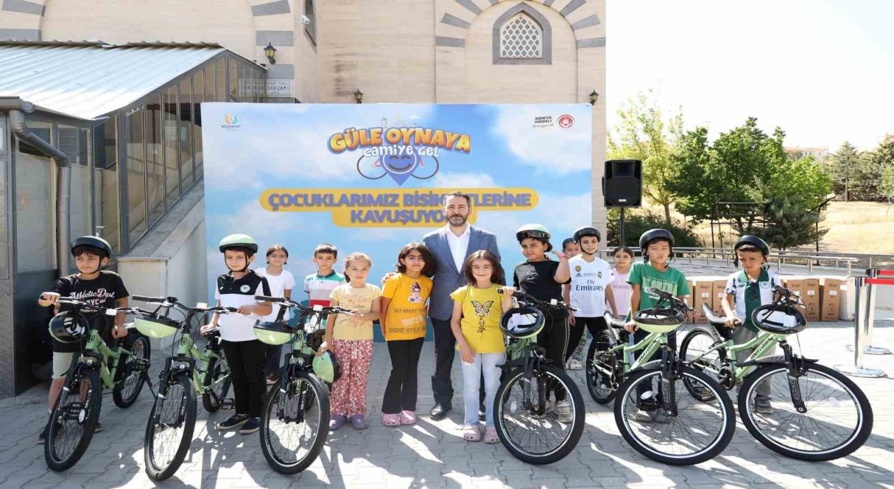 Güle oynaya camiye gel projesi çerçevesinde çocuklar bisikletlerine kavuşmaya devam ediyor