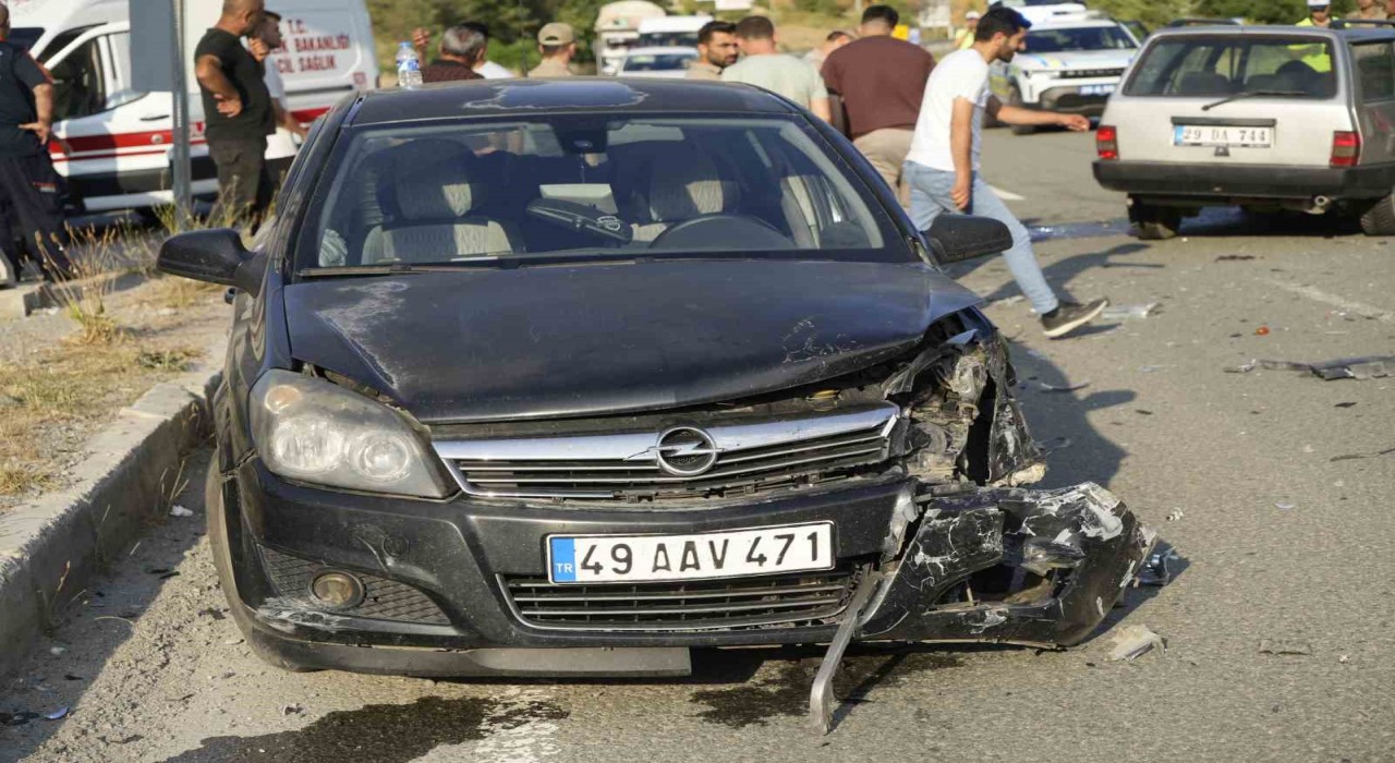 Gümüşhane-Trabzon karayolunda 3 aracın karıştığı kazada 2si çocuk 7 kişi yaralandı