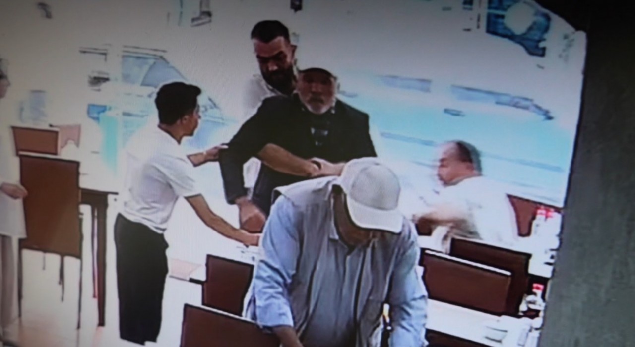 Gümüşhanede boğazına yemek kaçan yaşlı adamı Heimlich manevrasıyla kurtardı