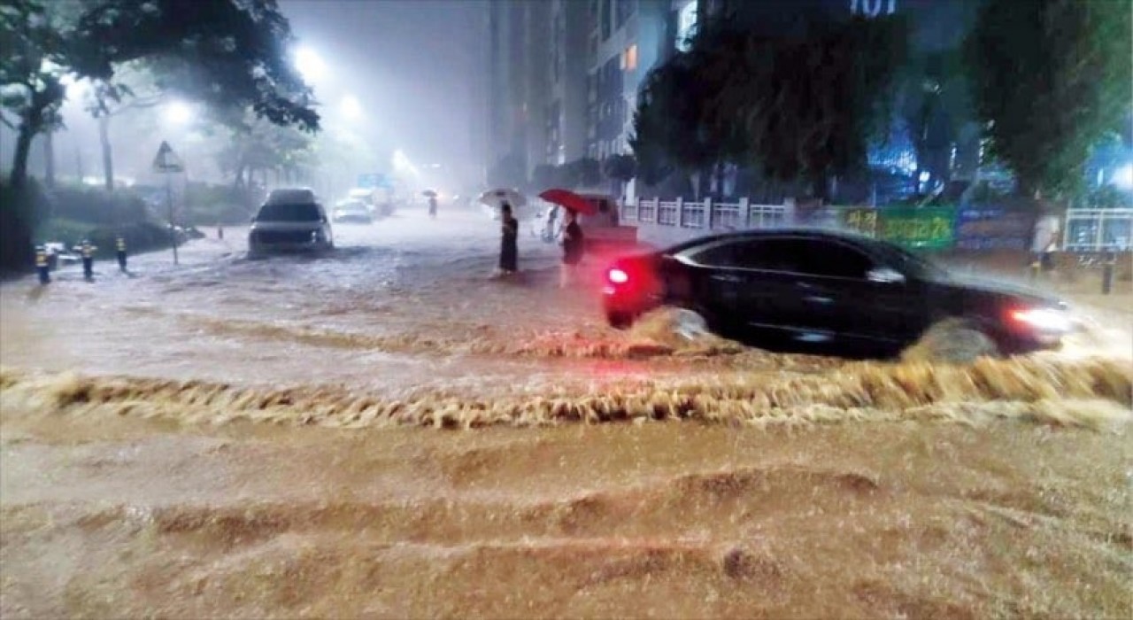 Güney Korede şiddetli yağışta 1 kişi öldü, 2 bin 523 kişi tahliye edildi