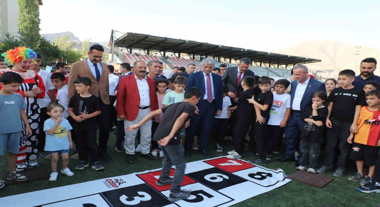 Hakkaride Bir Anadolu Şenliği başladı