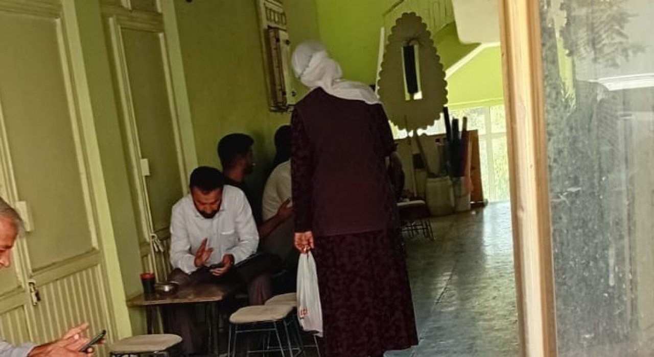 Hakkaride dilencilik yapan kadını memleketine gönderdiler