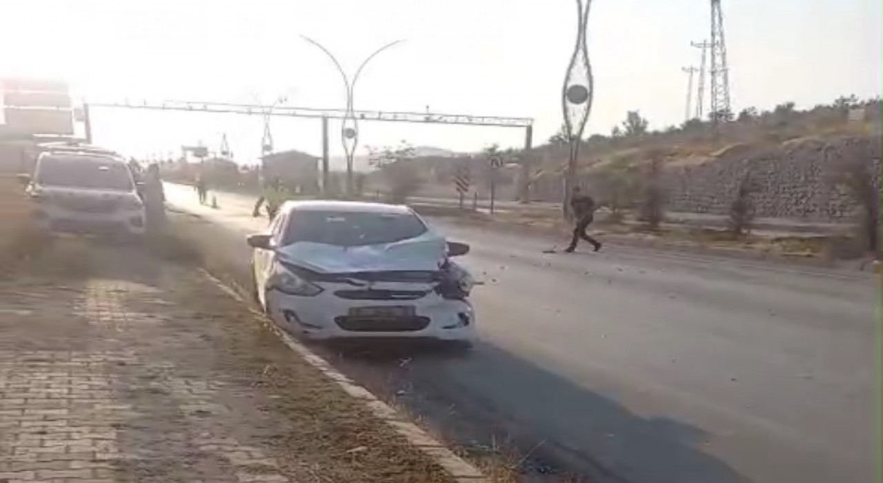 Hakkaride trafik kazası: 2 yaralı