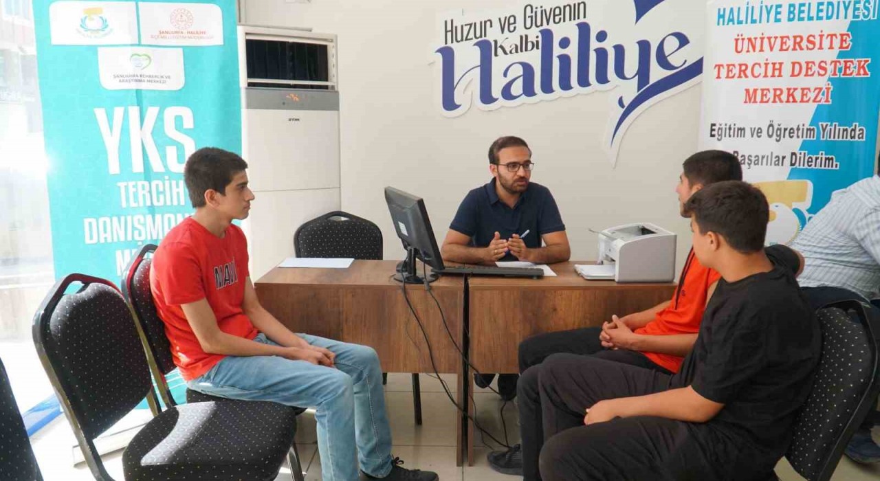 Haliliye Belediyesi tercih danışmanlık merkezi ile gençlerin yanında