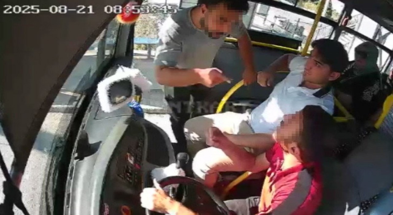 Halk otobüsü şoförüne Neden baktın? tehdidi kamerada