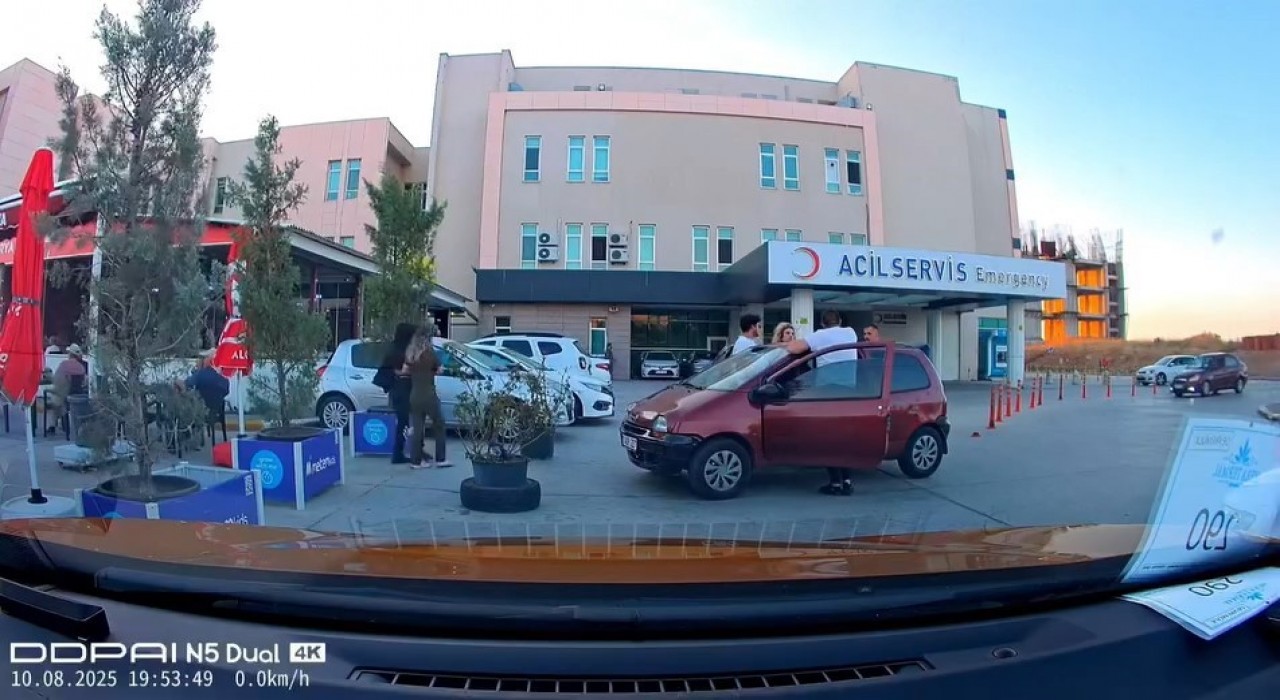 Hastane önünde deprem paniği