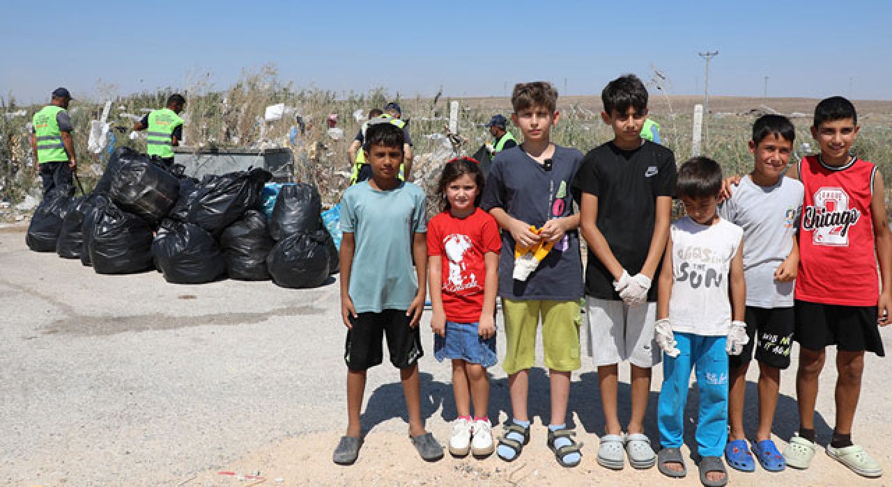 Hatay Büyükşehir Belediyesi’nden “Çöp Toplama Hareketi”ne Destek