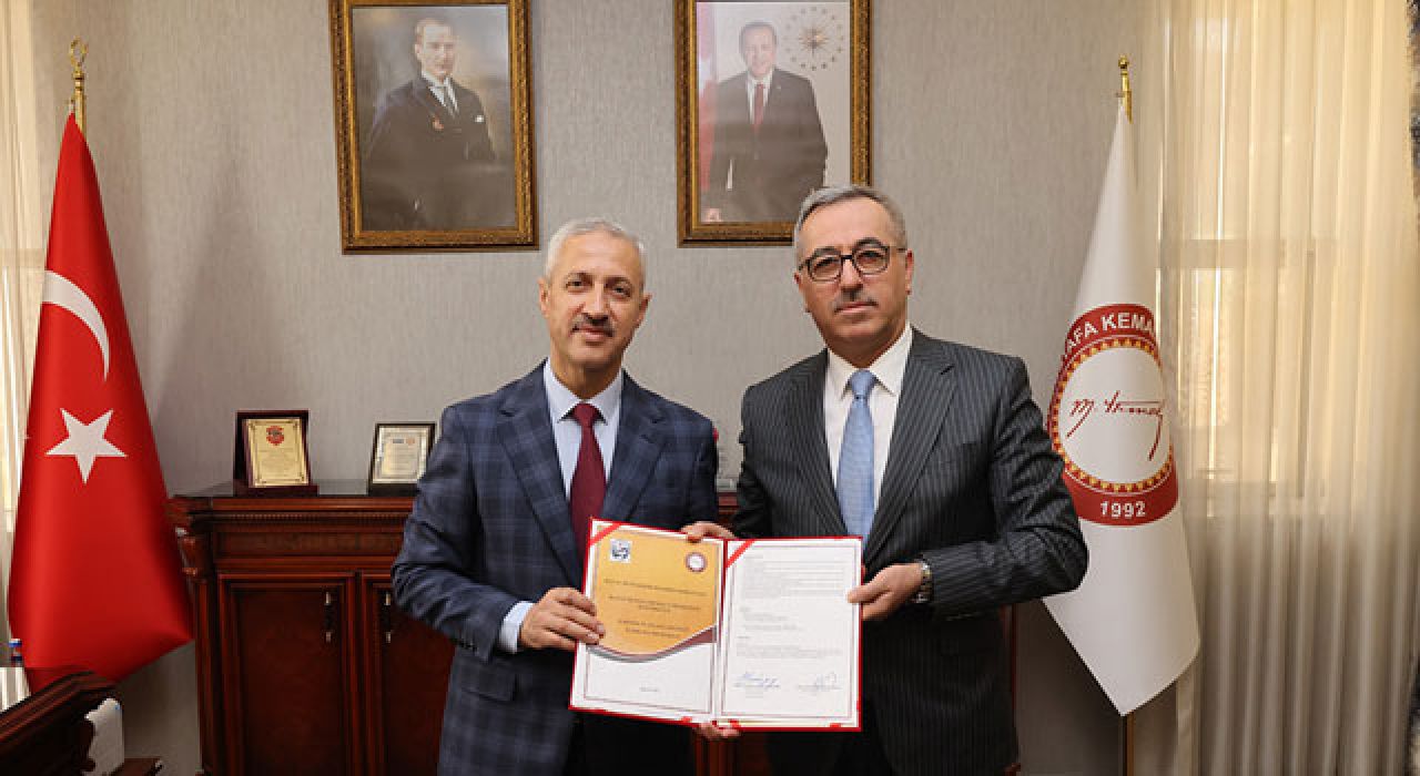 Hatay Büyükşehir Belediyesi’nden Personeline Akademik Destek