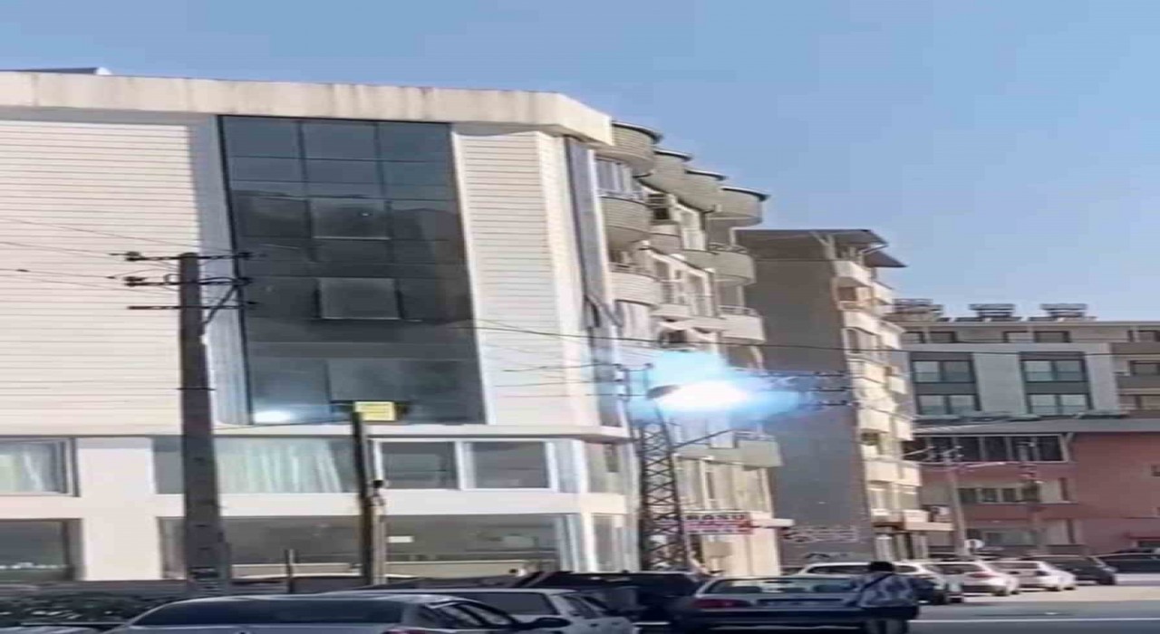 Hatayda aşırı sıcaklarla birlikte elektrik hattında art arda patlamalar yaşandı