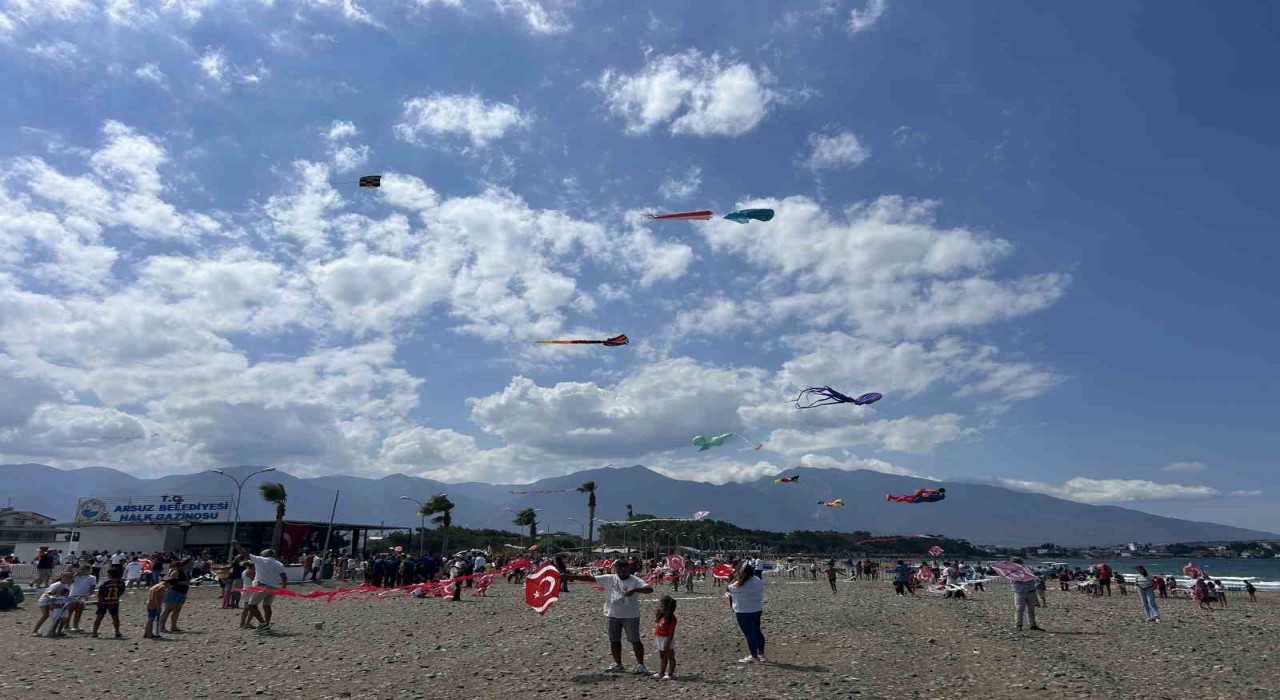 Hatayda gökyüzü rengarenk uçurtmalarla renklendi