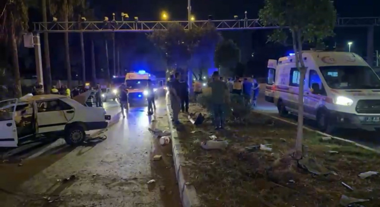 Hatayda Tofaşı sürükleyen kamyon sürücüsünün olay yerinden kaçtığı ortaya çıktı: 1 ölü