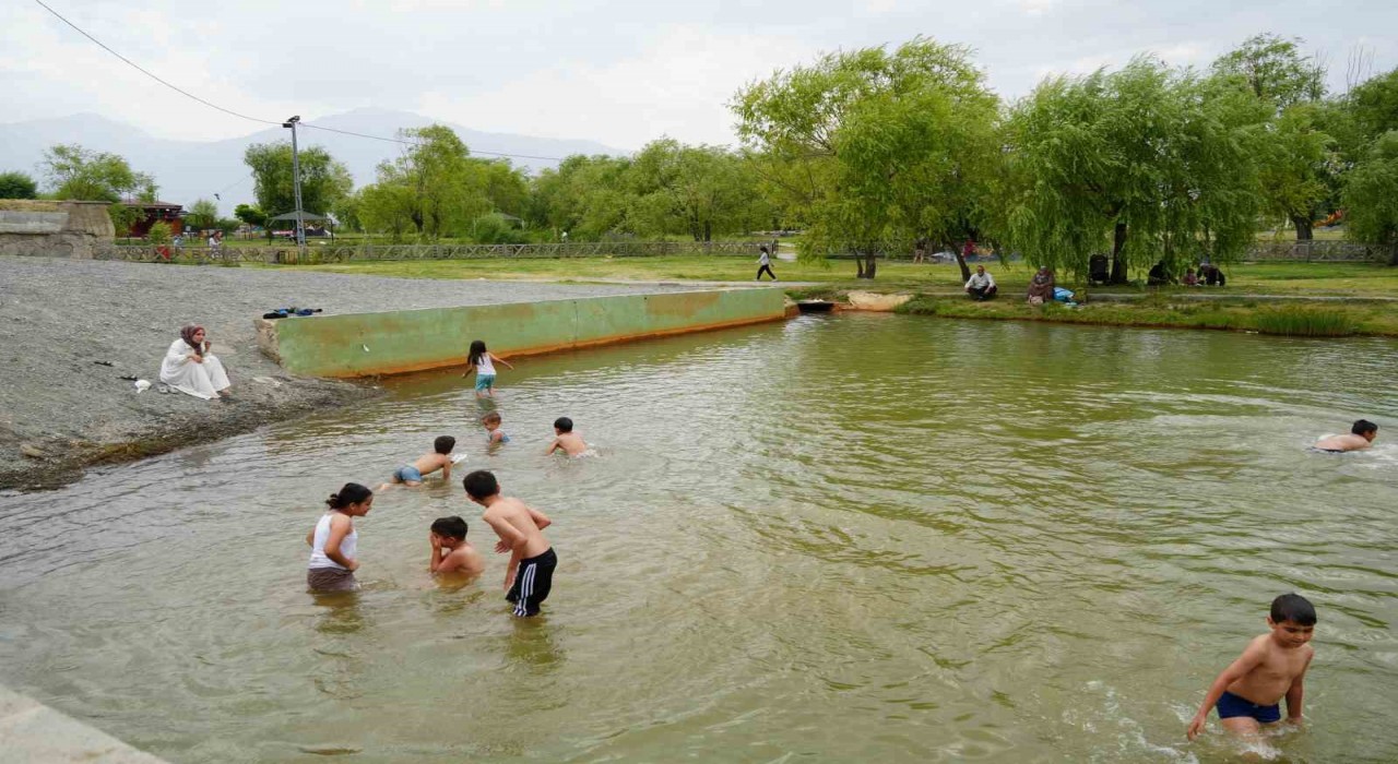Hava sıcaklıkları mevsim normalleri üzerinde seyretmeye devam edecek