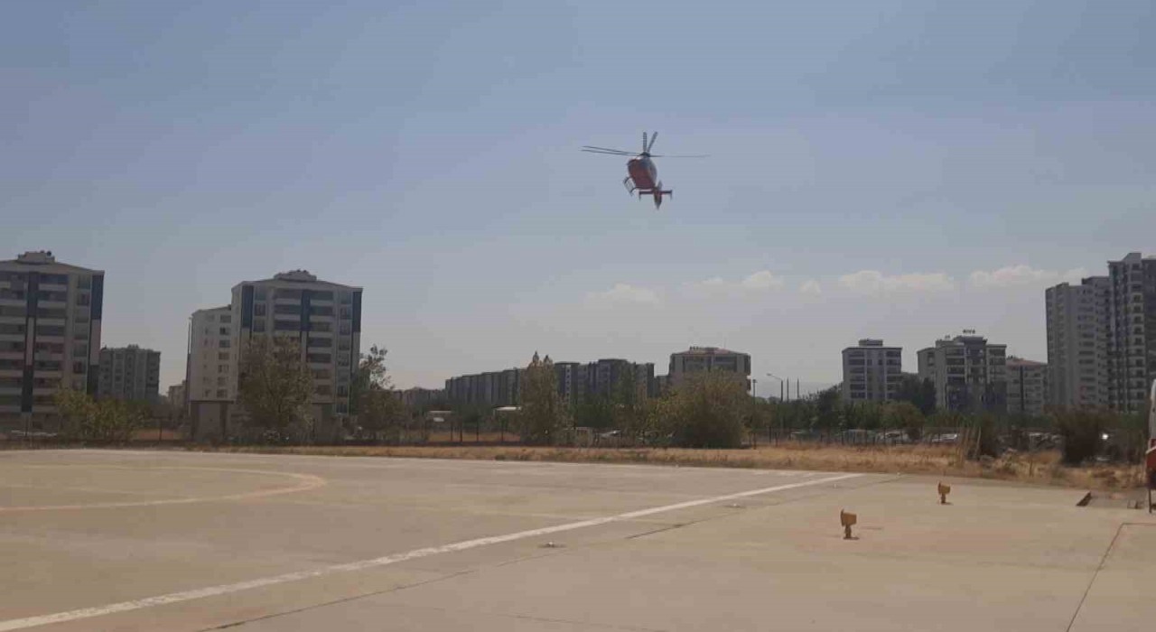 Havuza düşen yaşlı adam ambulans helikopterle hastaneye sevk edildi