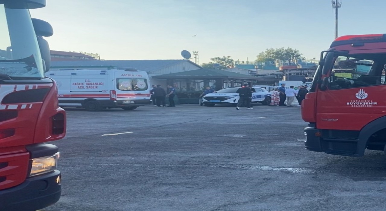 Haydarpaşa Limanındaki gemi yangınında bir kişi sırtından hafif yaralandı