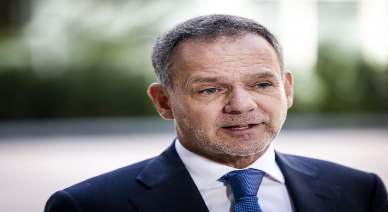 Hollandalı Bakan Veldkamp, hükümetinin İsraile yönelik yaptırımlarda anlaşamaması üzerine istifa etti