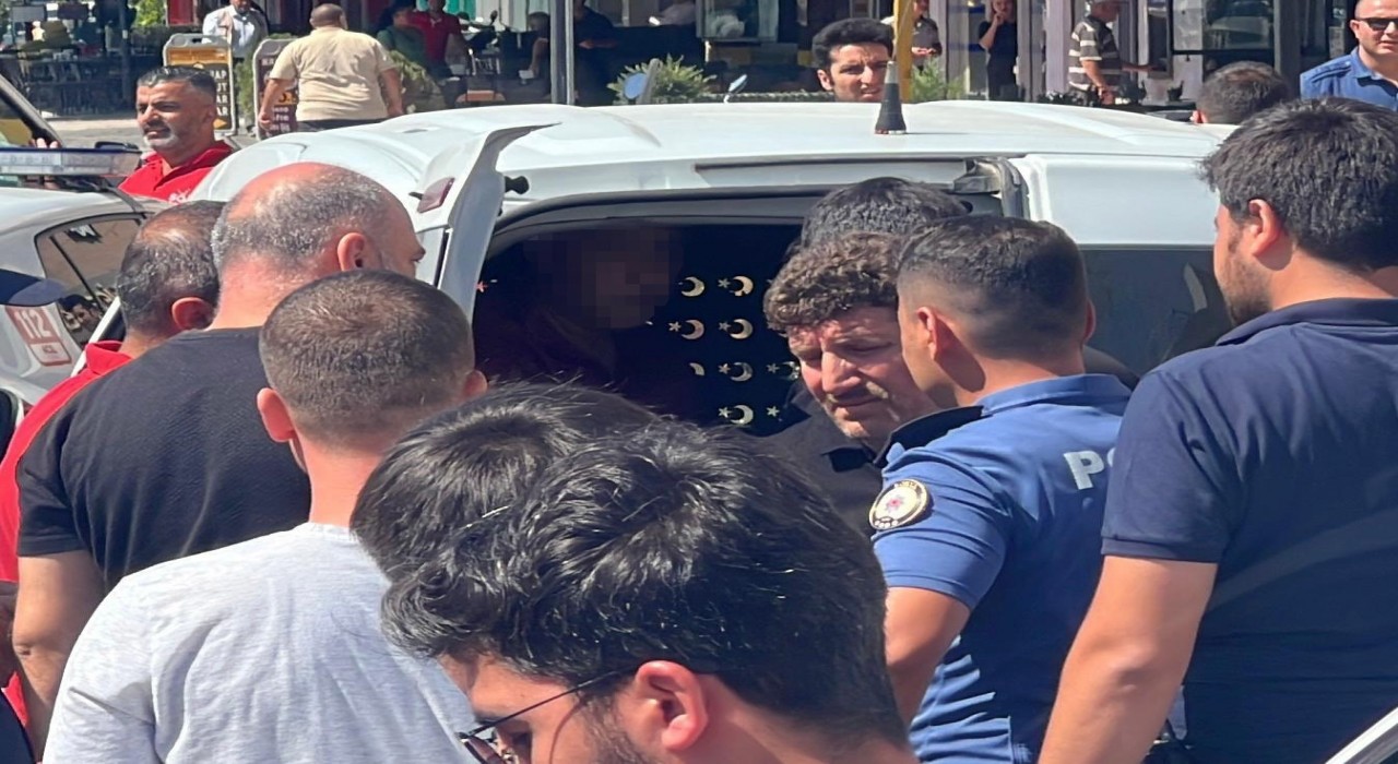 Husumetlisini öldürdü, bankada yakalandı