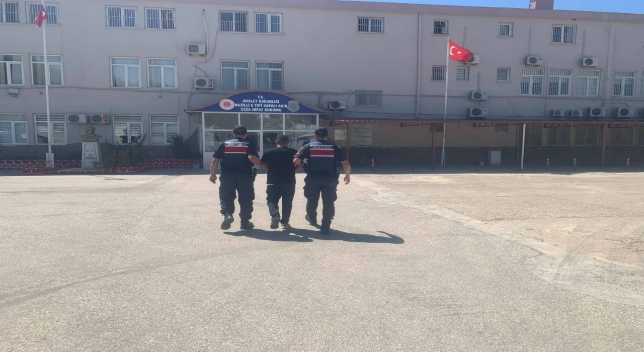 İki ayrı suçtan aranan şahıs yol kontrolünde yakalandı