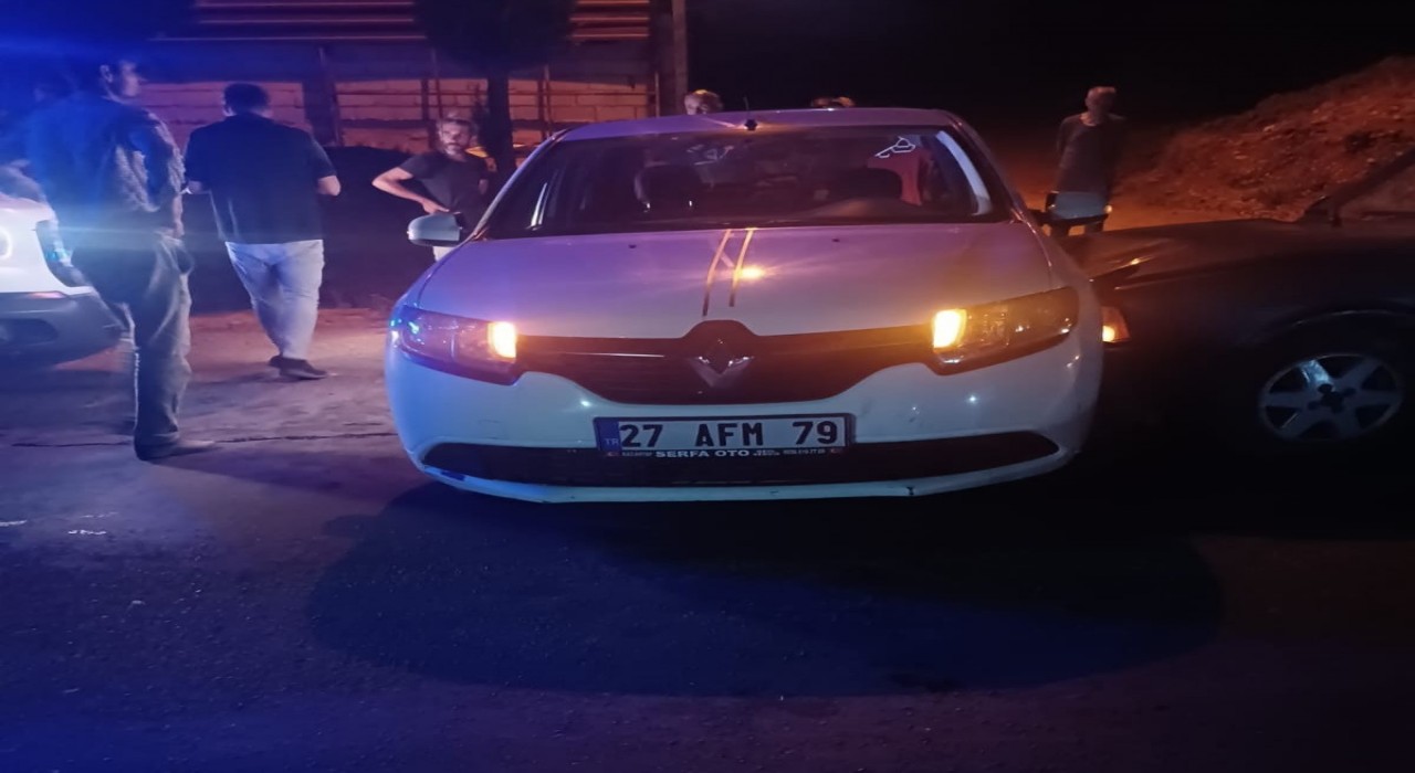 İki otomobil çarpıştı: 2 yaralı