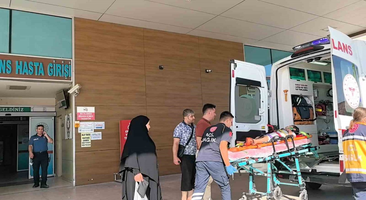 İkinci kattaki balkondan düşen çocuk ağır yaralandı