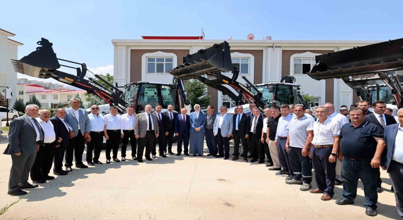 İl Özel İdaresinin araç filosuna 15 yeni araç katıldı