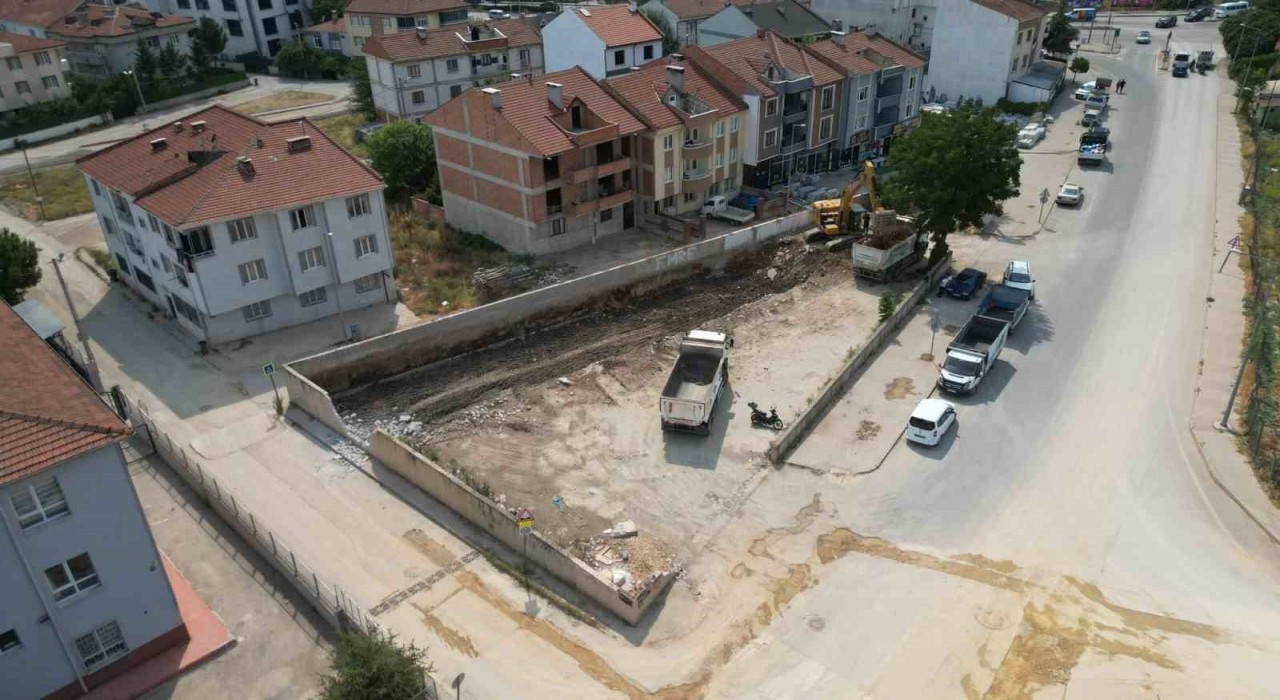 İnegölde atıl vaziyetteki boş alan otoparka dönüşüyor