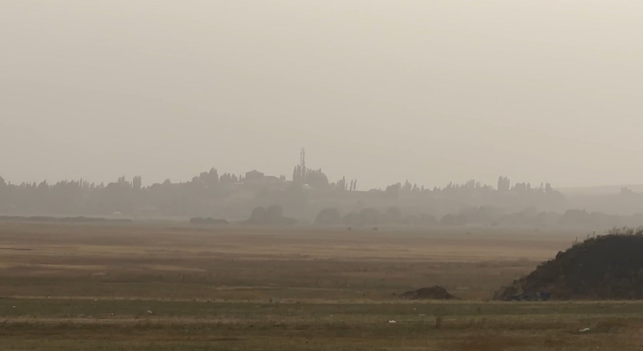 Irak ve Suriyeden gelen toz bulutu Yüksekovayı kapladı