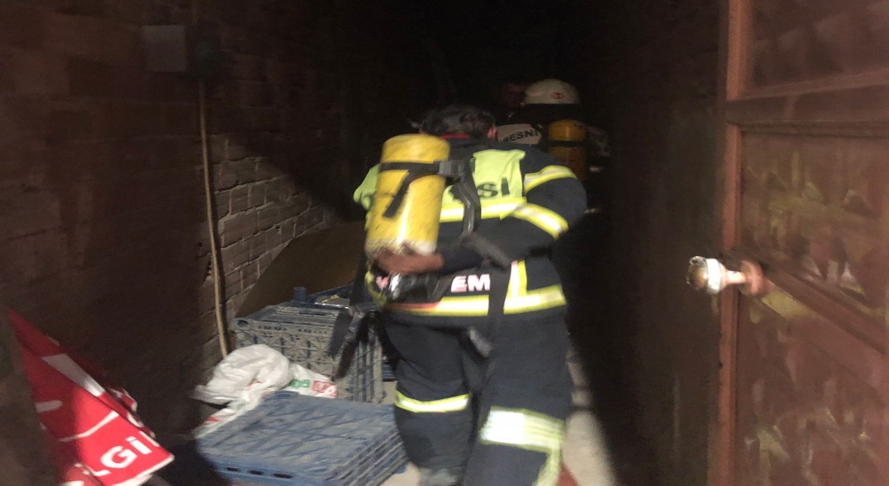 İş yeri bodrumunda çıkan yangın korkuttu