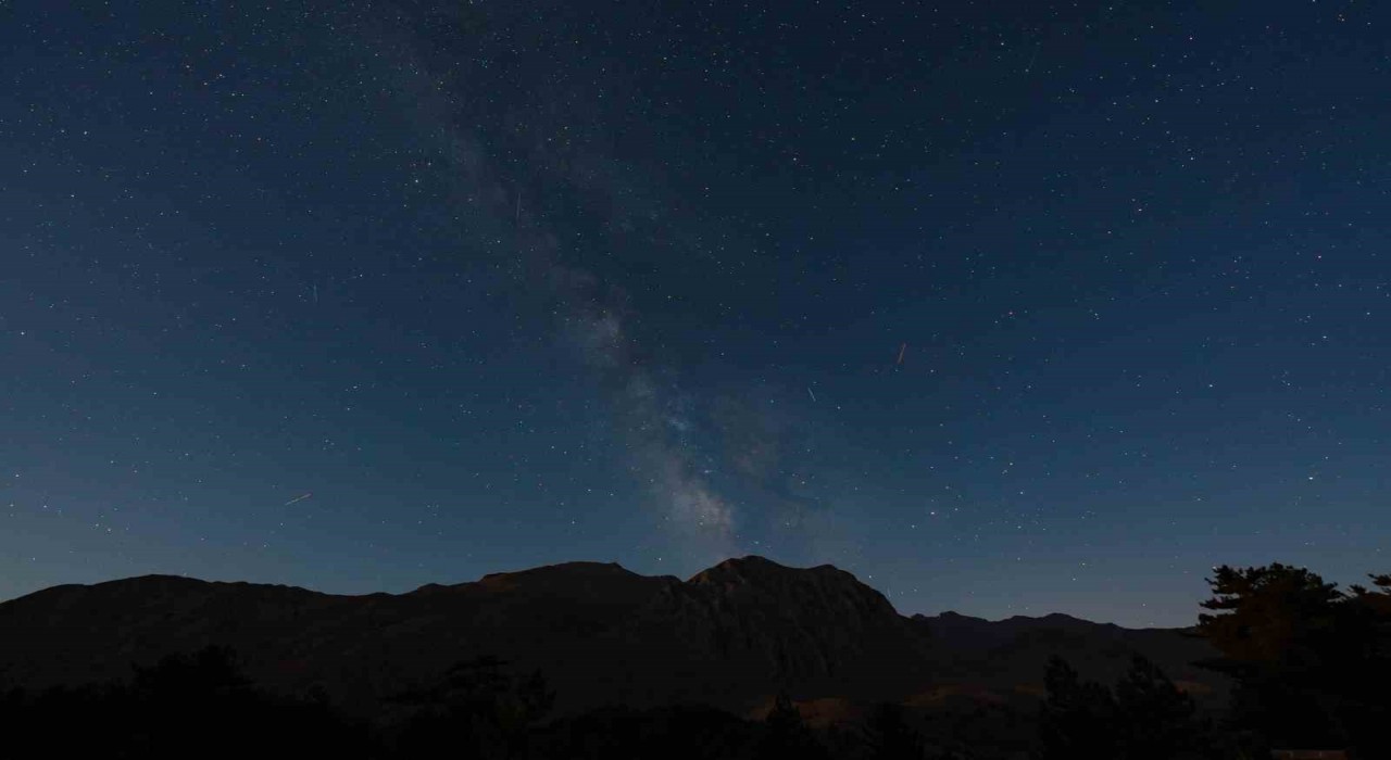 Isparta Melikler Yaylasında Perseid yağmuru Gökyüzü Şölenine dönüştü