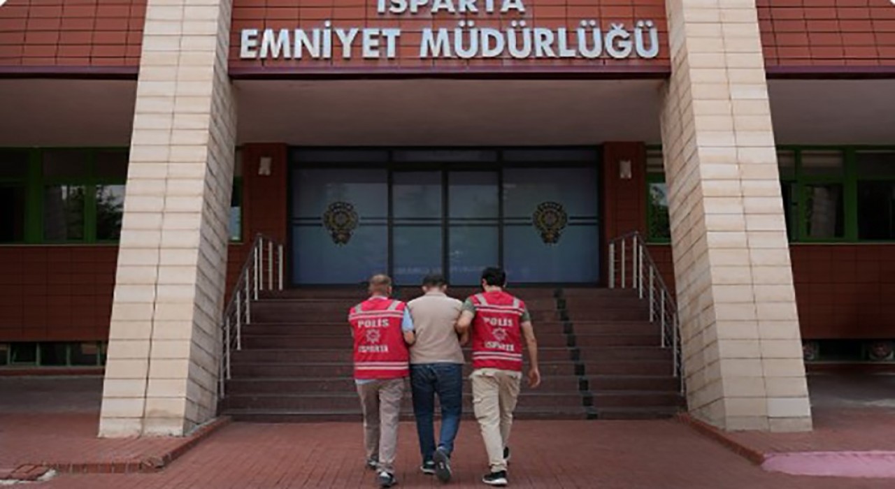 Ispartada hırsızlık suçundan aranan cezaevi firarisi yakalandı