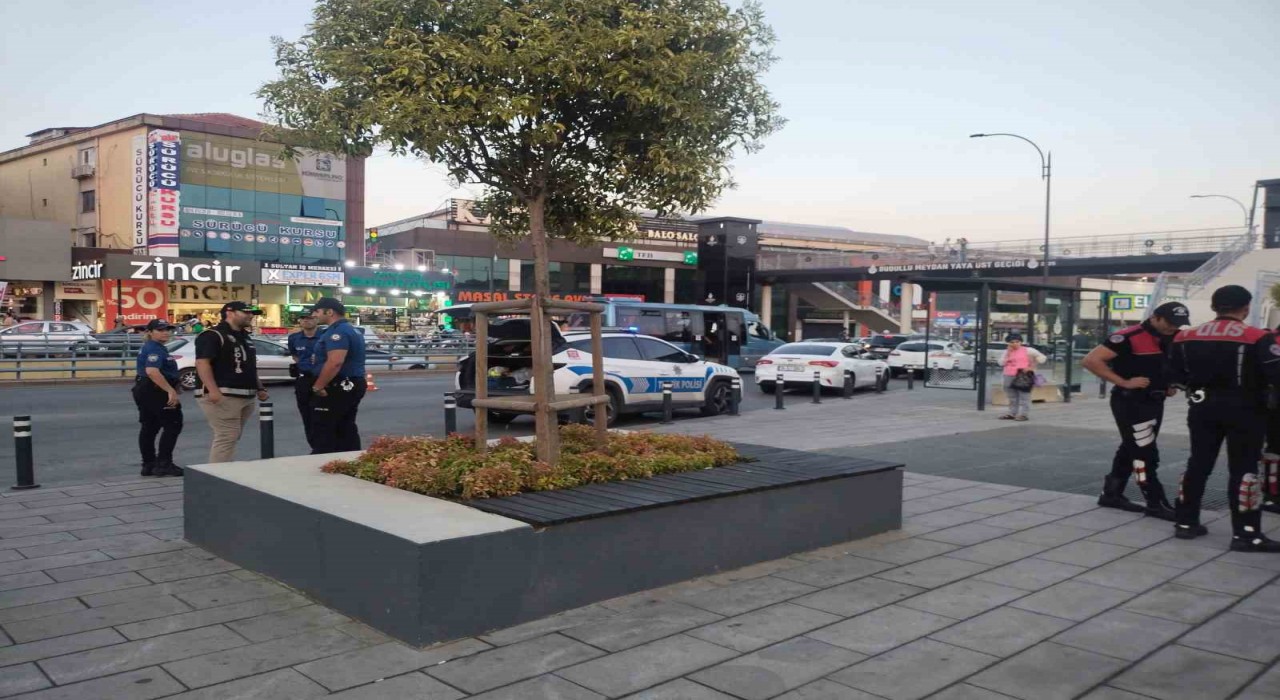 İstanbul Emniyet Müdürü Selami Yıldız, Ümraniyede yapılan denetime katıldı